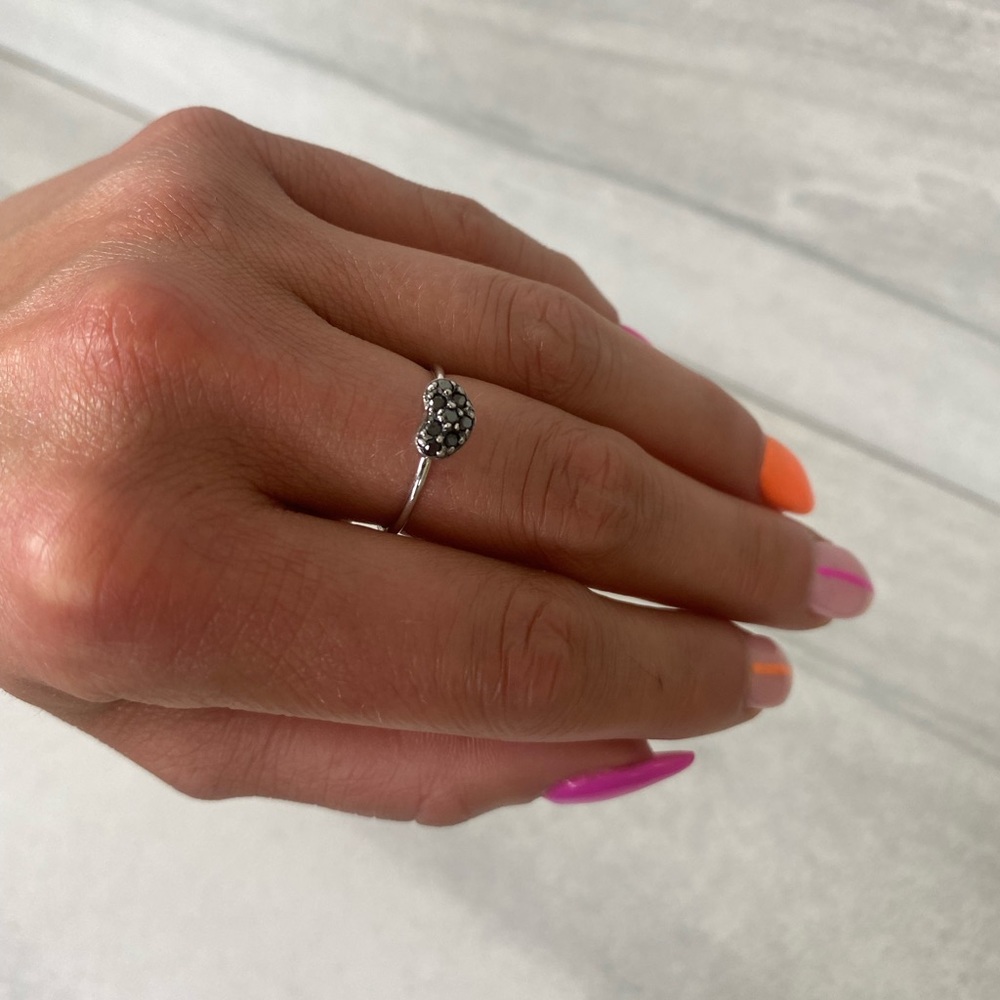 Barry Kronen 18kt white gold and black Diamond ring